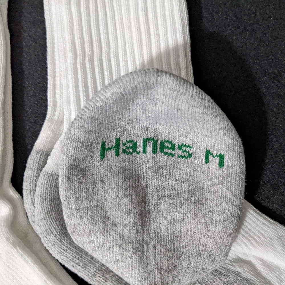 HANES 8 Pair NEW Boys White Cushion Crew Cut Socks Size 9-2 NEW